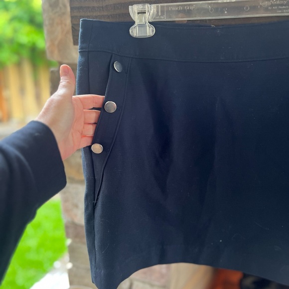 Dark Blue Banana Republic Shirt with Gold Buttons Accent Size 12 NWOT - Picture 5 of 5